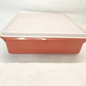 Vintage Tupperware Paprika Red Square 9"x9"x3" Snack Keeper w/ Lid #514-19